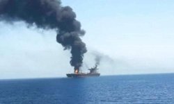 القوات المسلحة تعلن عن استهداف ثلاث سفن ومدمرتين أمريكيتين